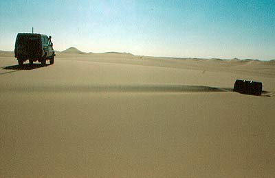 westlich Tazerbo auf dem Weg zum Wau en Namus