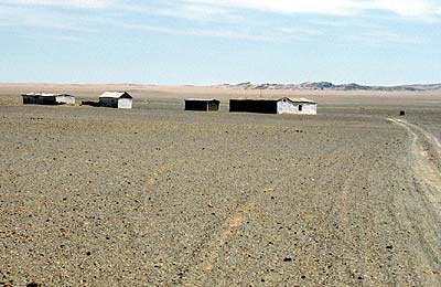 Wellblechpiste durch süliche Gobi, Mongolei