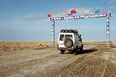 Auf dem Weg von Dunhuang nach Ruoqiang: Qaidam Wüste, Qinghai, China