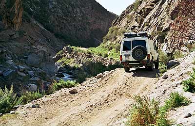 Ost-Kirgistan: durch Schluchten zum Dalpakbel-Pass