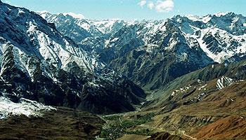 Blick vom Anzob Pass nach Kalon (Tadjikistan)