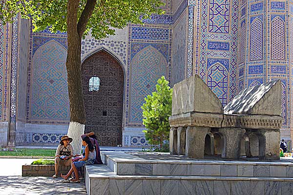 vor der Bibi Hanem Moschee Samarkand