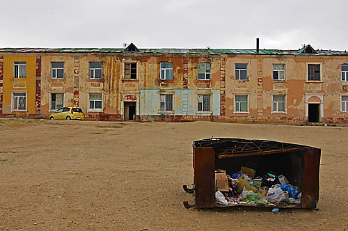 Wohnblock in Saynschand (Dornogov)